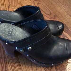 Woman’s Ugg shoes.